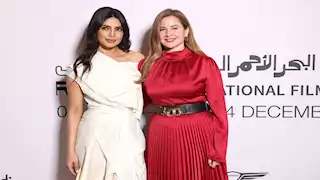 بالصور| ريا أبي راشد تحاور بريانكا شوبرا في مهرجان البحر الأحمر السينمائي 