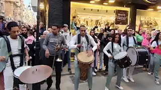 في حضور المحافظ.. الإسكندرية تحتفل بكرنفال فني يجوب شوارعها لأول مرة (صور)