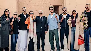 محمد سامي ومي عمر ويسرا في جولة سياحية بمنطقة الدرعية في الرياض.. صور
