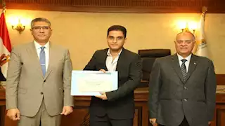 محافظ الجيزة يكرم أوائل الدورات التدريبية من موظفي الديوان العام