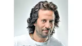 ماجد المصري بإطلالة كلاسيكية في ختام مهرجان البحر الأحمر بالسعودية