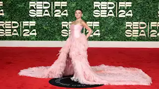   20 صورة لنجوم الفن على السجادة الحمراء في ختام مهرجان البحر الأحمر 