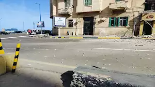 4 شرفات سقطت فوق بعضها.. تفاصيل العقار المنهار جزئيا بالإسكندرية -صور