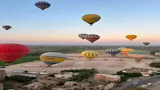 ‬بسبب سرعة الرياح.. وقف رحلات البالون الطائر في سماء الأقصر