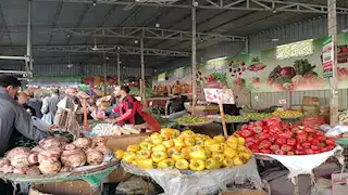 ارتفاع الطماطم.. أسعار الخضروات والفاكهة في سوق العبور اليوم