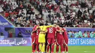 "بسبب الأخطاء".. مشادة بين لاعبي منتخب قطر وحكم مباراة الكويت (فيديو)