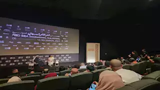 مهرجان البحر الأحمر.. منى زكي تتحدث عن أحمد زكي: "كان عايز يموت قدام الكاميرا"