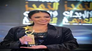 تكريم داليا البحيري بحفل "ملتقى التميز والإبداع العربي" وتعلق: "مجموعة مشرفة من الفنانين والمبدعين"