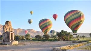 الطقس السيئ يمنع رحلات البالون الطائر من التحليق في سماء الأقصر 