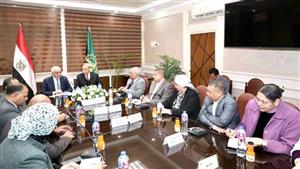 بالصور- وزير التعليم يعقد اجتماعًا مع مديري الإدارات التعليمية بالقليوبية 