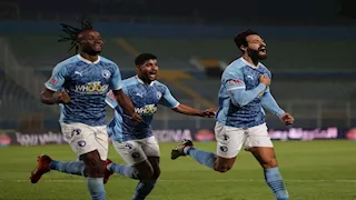 المعلق والاستوديو التحليلي.. خريطة إذاعة مباراة بيراميدز والاتحاد السكندري الليلة 