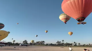 وقف رحلات البالون الطائر في سماء الأقصر