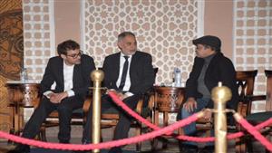 هنيدي وهاني رمزي وحمدي الميرغني بعزاء والدة الفنان محمود البزاوي (صور)