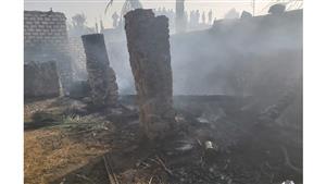 بالصور.. مصابان اثنان في حريق بـ 3 منازل في أسوان