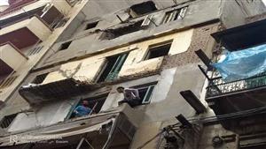 لخطورته الداهمة.. إزالة أجزاء من عقار يضم 6 طوابق في الإسكندرية - صور