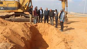 رئيس جهاز مدينة العاشر من رمضان يتفقد مشروعات الصرف الصحي والخدمات 