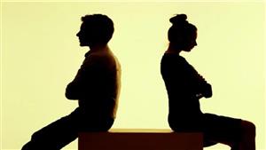 عروس تطلب الخلع بعد 3 شهور: "بيستحمى كل أسبوع مرة"