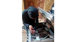  سندس.. مرض والدها جعلها "أسطى" تصليح الأفران والبوتجازات بالغربية 