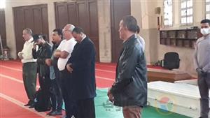 بالصور| وصول جثمان حلمي بكر إلى مسجد السلام وبدء صلاة الجنازة عليه
