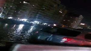 شلل مروري ومياه لا تتوقف.. ماذا يحدث على محور المحمودية في الإسكندرية؟ (صور)