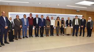 رئيس جامعة عين شمس يستقبل وفد رفيع المستوي من الحكومة المجرية - صور