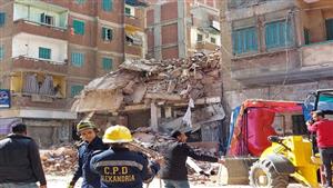 وفاة مصاب.. ارتفاع عدد ضحايا عقار الإسكندرية لقتيلين و3 مصابين- صور