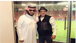   تركي آل الشيخ ينشر صورة له مع هنيدي من نهائي كأس مصر