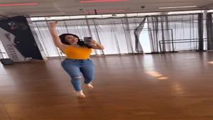 نسرين طافش تنشر فيديو وهي ترقص .. والجمهور يغازلها (صور)