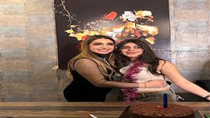 هكذا احتفلت روجينا بعيد ميلاد ابنتها.. فيديو