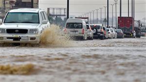 من بينها المسجد النبوي.. سيول شديدة تضرب مناطق عدة بالسعودية (فيديو- صور)