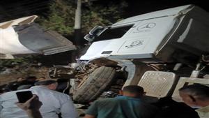 التريلا اقتحمت المقهى ودهست الزبائن.. ارتفاع عدد حادث أسوان إلى 3 وفيات و5 مصابين- صور