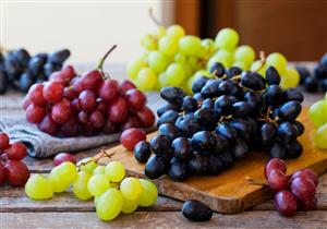 تناول العنب على الريق- مفيد أم مضر؟
