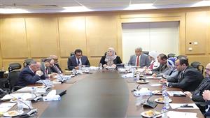 6 منح سنوية.. بيان عاجل من "العمل" بشأن العمالة غير المنتظمة