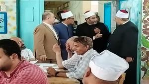 رئيس قطاع المعاهد الأزهرية يتفقد مركز تصحيح شهادات القراءات بمجمع مدينة نصر