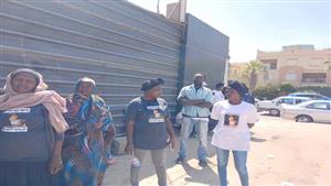 تيشرتات مؤازرة.. أسرة "جانيت" تنتظر القصاص أمام جنايات القاهرة | صور