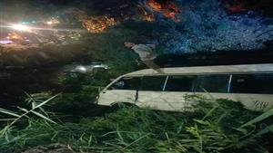  بالصور.. إصابة 4 أشخاص إثر سقوط "أتوبيس" داخل مصرف في المنوفية