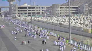 حجاج بيت الله يتوجهون إلى مشعر منى لقضاء يوم التروية