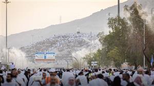 فيديو.. فرحة الحجاج بالوصول إلى عرفات وتوزيع آيس كريم مجانا عليهم