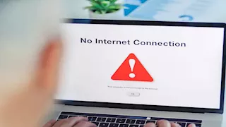 تقارير: إيران تهدد بحجب الإنترنت وتحظر استخدام الأجهزة الذكية للموظفين المدنيين   