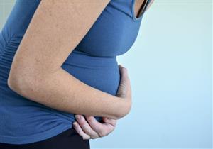للنساء- 5 أسباب للشعور بشد في البطن أثناء الحمل