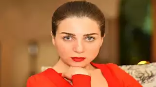 مي عز الدين تطلب من جمهورها الدعاء لوالدتها 