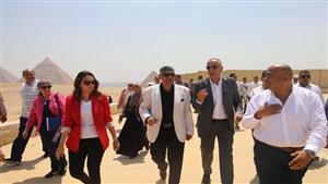  توجيهات مهمة من محافظ الجيزة أثناء تفقده أهرامات الجيزة والمنطقة الأثرية - صور