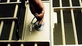 إخلاء سبيل المتهمين بتصوير شاب عارياً في أكتوبر