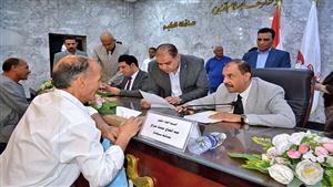 في أول لقاء جماهيري له.. محافظ سوهاج يبحث شكاوى 200 مواطن- صور 