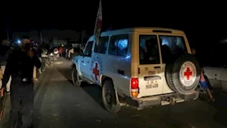 إعلام عبري: ساعات حاسمة في المفاوضات بشأن إطلاق سراح الأسرى بغزة