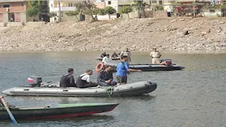 بينهم رضيع.. انتشال 3 مصابين في انقلاب ميني باص بترعة بالدقهلية