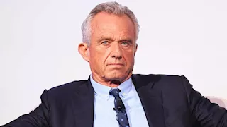 وزير الصحة الأمريكي يقيل أعضاء لجنة معنية باللقاحات.. ما السبب؟