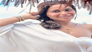 بالصور.. منة فضالي بـ "كاش مايوه" في أحدث ظهور لها