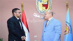 قصة بائع التين الشوكي خريج الهندسة.. كيف غيرت عربة فاكهة الغلابة حياة ابن سوهاج؟- فيديو وصور