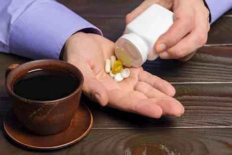 احذر تناول هذه الأدوية مع القهوة.. آثارها السلبية خطيرة 